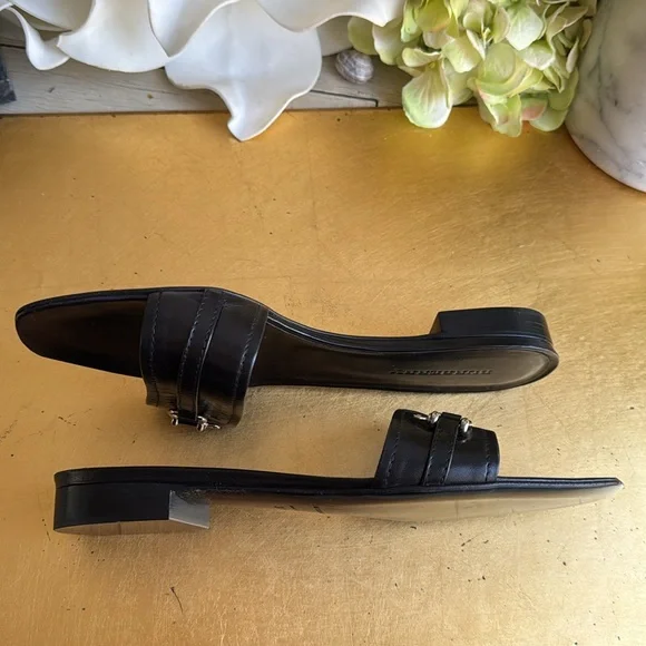 NWOT! Burberry Slide Sandals in Black Leather - Picture 7 of 14